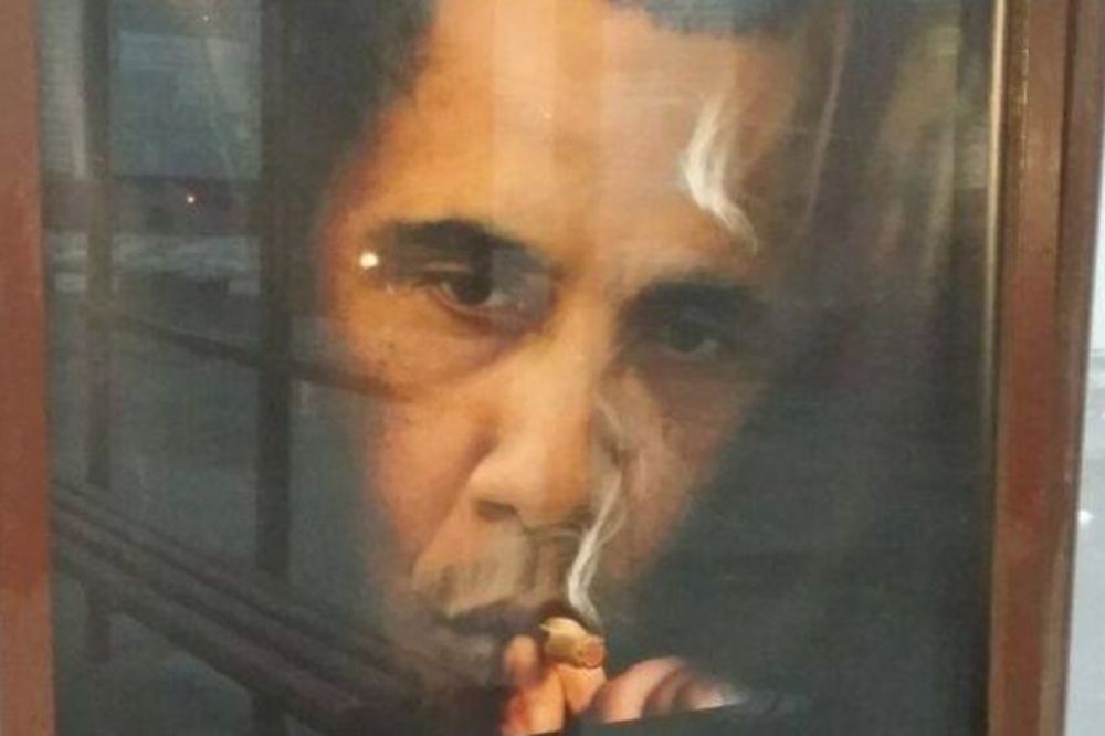 Provokativni poster na ulicama Moskve: Pušenje ubija više ljudi nego Obama (FOTO)