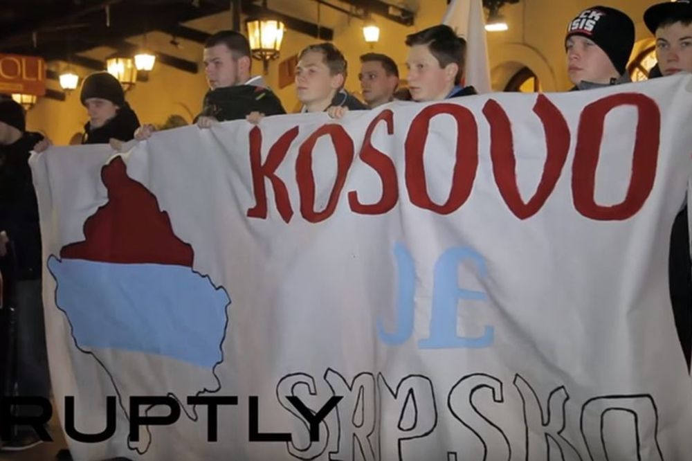 Neki Srbi su odustali, ali poljski navijači neće nikada: Kosovo je Srbija! (FOTO) (VIDEO)