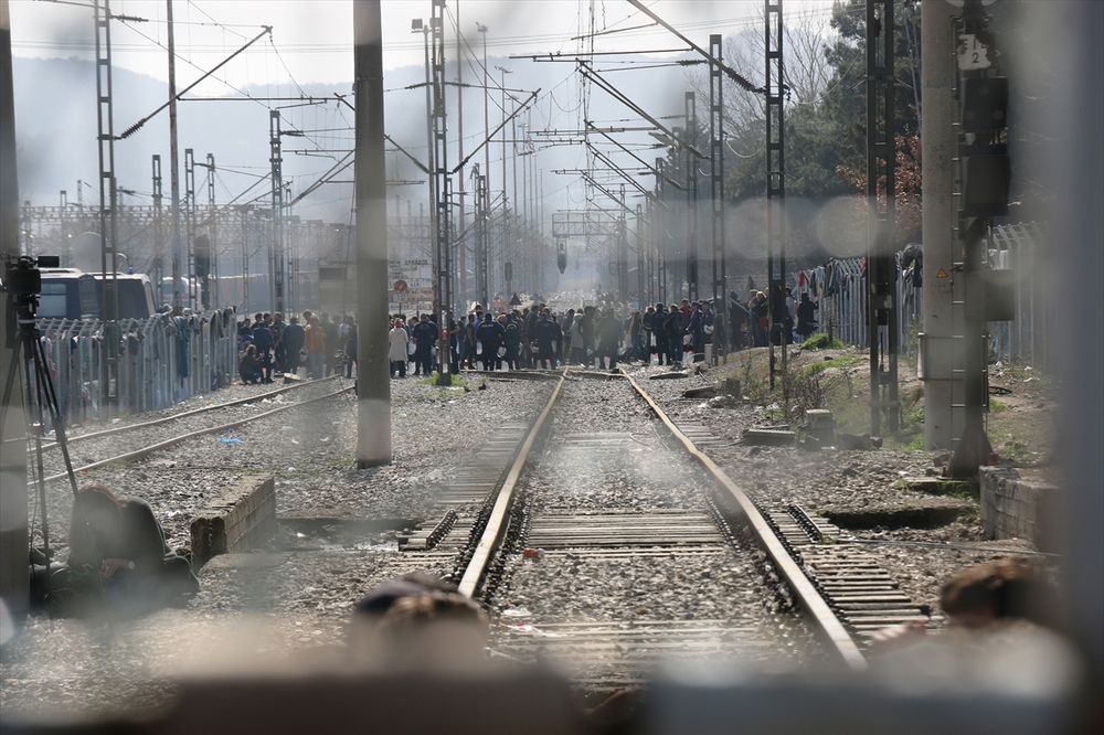 Stravični scenario za Srbiju: Stotine hiljada migranata završiće kod nas! (FOTO)