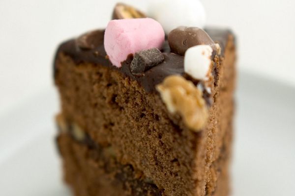 Sećate li se buđavih torti sa kragujevačke deponije? Sada se zna i koliko njih će da odgovara (FOTO)