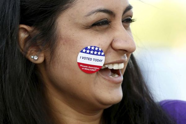 Siguran korak ka nominacijama: Arizona glasala za Hilari i Trampa (FOTO)