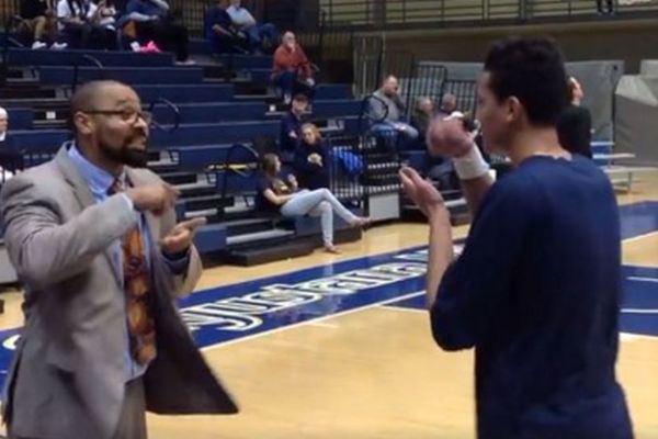 Nema sumnje da je ovaj trener najgotivniji lik u koledž košarci! (GIF) (VIDEO)
