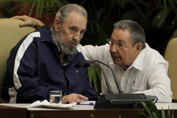 Fidel se pojavio u javnosti prvi put posle devet meseci (FOTO)