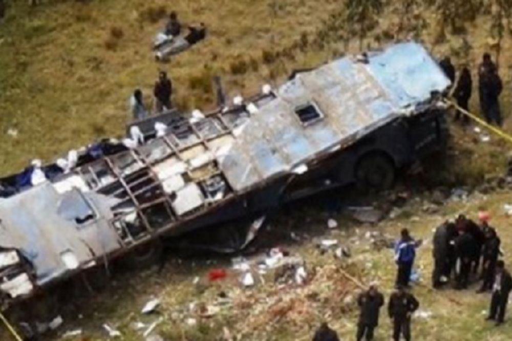 Užas u Peruu: U udesu autobusa najmanje 23 mrtvih, više od 30 povređenih! (FOTO)