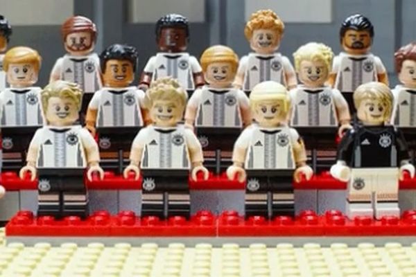 Deca poludela: Nemački fudbalski reprezentatvci kao LEGO figurice! (VIDEO) (GIF)