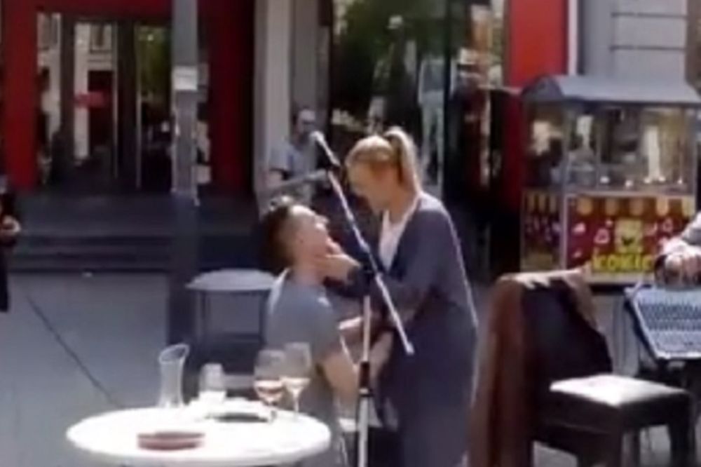 Zrenjaninac oduševio Srbiju: Zaprosio devojku na sred ulice i to na fenomenalan način! (VIDEO)