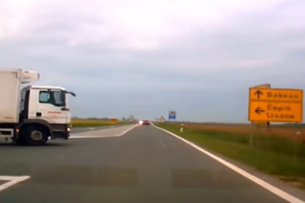 Sekunde su falile do tragedije: Kamiondžija u Hrvatskoj umalo ubio drugog vozača! (VIDEO)