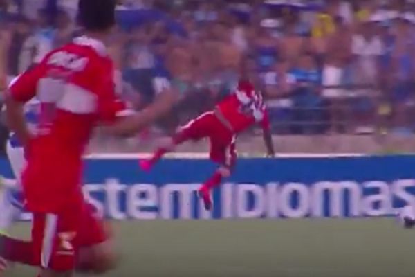 Komentator pukao od smeha: Brazilski fudbaler izbagovao kao na video-igrici! (VIDEO)