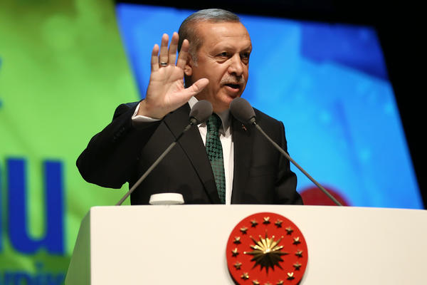 Ako recitujete ovu pesmu o Erdoganu, čeka vas kazna od 250 hiljada evra! (FOTO) (VIDEO)