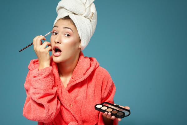 Kada vidite šta trpaju u vašu kozmetiku, više nikada nećete poželeti da se našminkate! (GIF)