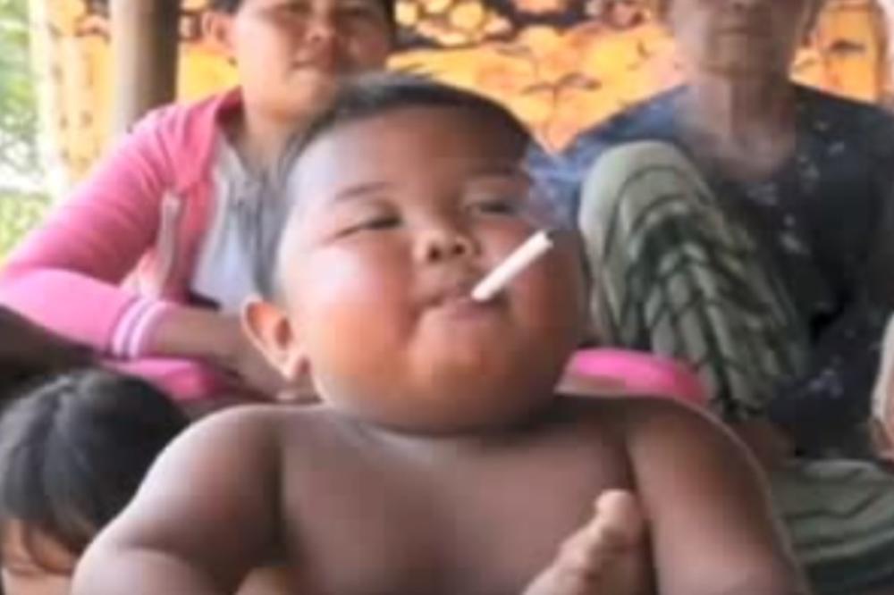 Sećate se dečaka koji je pušio 40 cigareta dnevno! Prošlo je 8 godina, evo kako on sada izgleda! (FOTO)