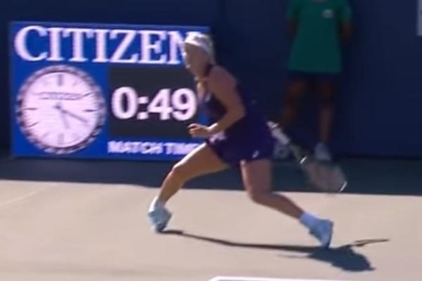 Američka teniserka doživela jezivu povredu, a teren napustila u invalidskim kolicima! (VIDEO)