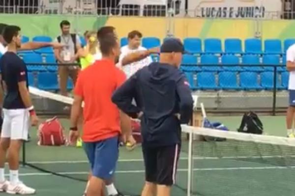 Srpski teniseri na treninzima igraju omiljeni sport Novaka Đokovića, a nije fudbal! (VIDEO)
