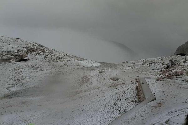 Sneg u avgustu! Sloveniju zaledila 2°C usred leta! (FOTO)