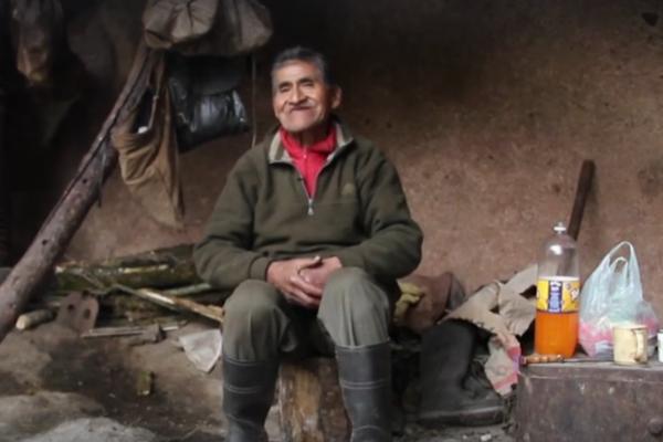 Insekti su mu jedina porodica: Ovaj čovek 40 godina živi sam u pećini (VIDEO)