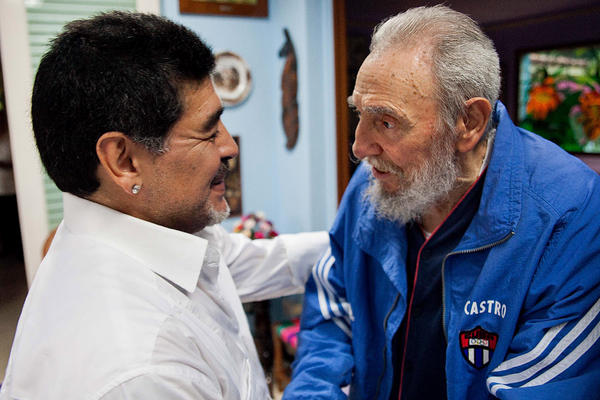 U problemu: Maradona platio cenu prijateljstva sa Fidelom i Ugom Čavezom! (VIDEO)