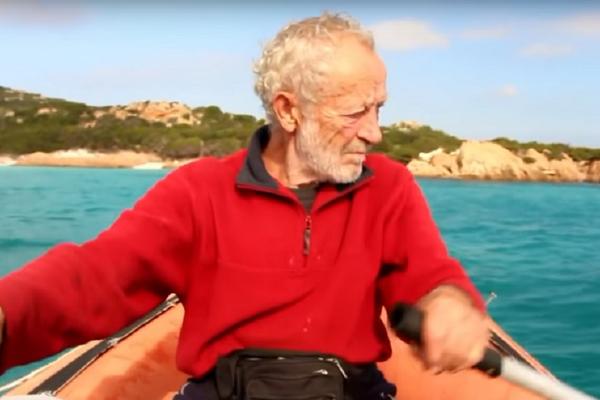 Poslednji Robinzon: 27 godina čuva plažu, a sada hoće da ga oteraju! (FOTO) (VIDEO)