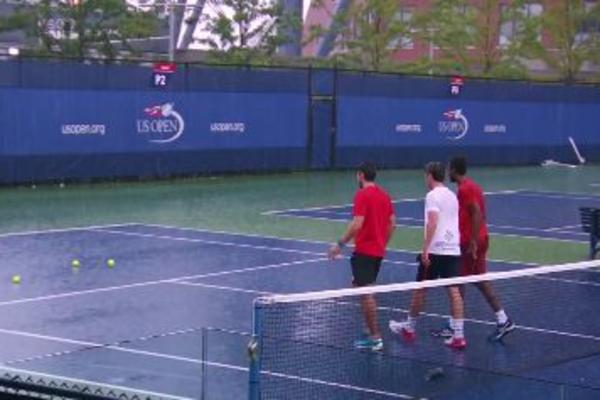 Kada ne može da se igra tenis zbog kiše, onda može boćanje! (VIDEO)