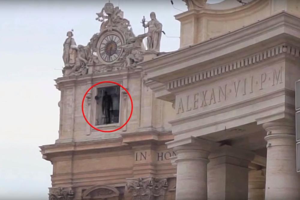 Da li je to đavo došao po svoje? Turista snimio demona usred Vatikana! (VIDEO)