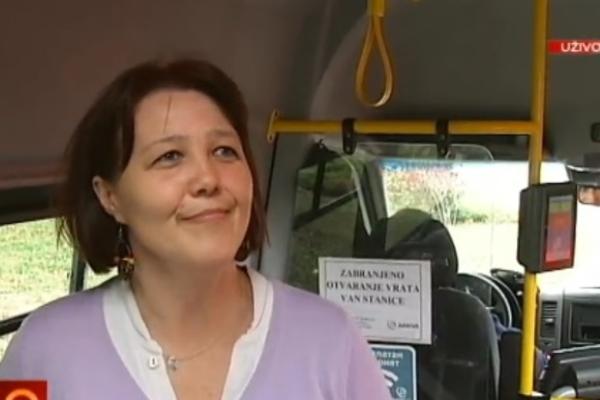 Verovali ili ne: Beograđanka se godinama vozi istim autobusom osam sati, a razlog će vas raspametiti! (VIDEO)