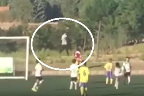 Šta je to Kristijano Ronaldo radio u žbunju dok je njegov sin dominirao na terenu? (VIDEO)