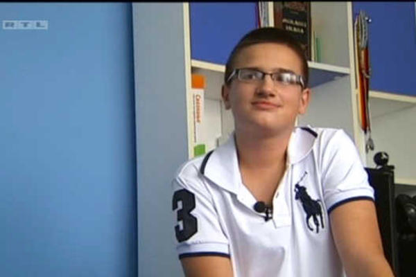 Ovaj dečak iz Novog Pazara je svetski fenomen! Pogledajte kako govori unazad! (VIDEO)