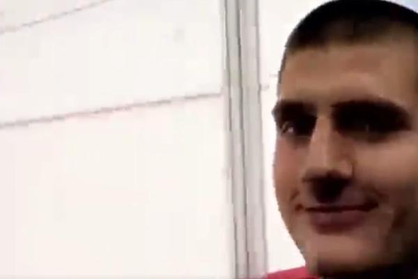 Ovako Nikola Jokić ubija vreme u pauzi između treninga i pripremnih utakmica! (VIDEO)