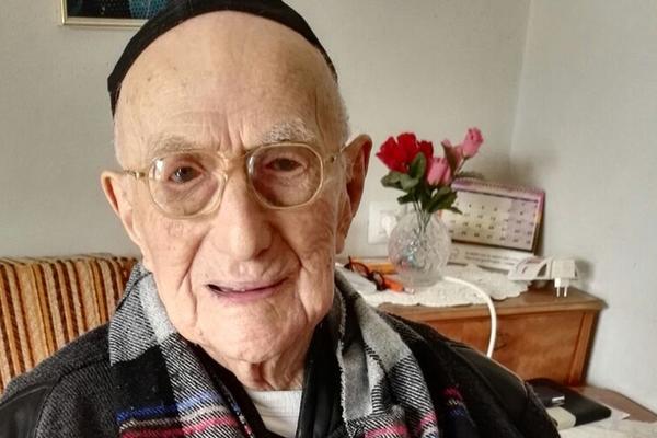 Konačno je ostvario san: Najstariji čovek na svetu u 113. godini proslavio punoletstvo! (VIDEO)