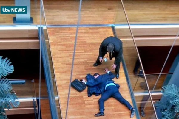 MINISTARSKO ZABADANJE: Poslanik EP umalo iskrvario na mozgu, nakon što ga je kolega udario (FOTO)
