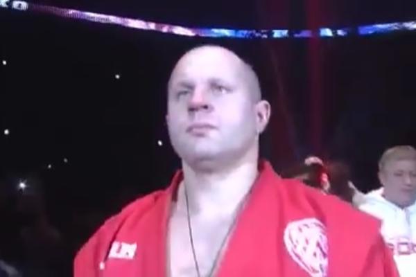 Nas i Rusa 300 miliona: Najbolji MMA borac ikada pesmom zauvek kupio mesto u srcima Srba! (VIDEO)