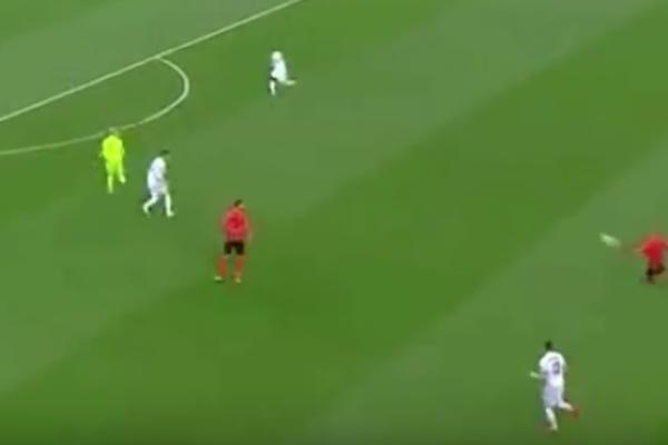 Zavalite se i uživajte: Igrač Šahtjora postigao gol u stilu Dekija Stankovića, a tek Šaravi... (VIDEO)