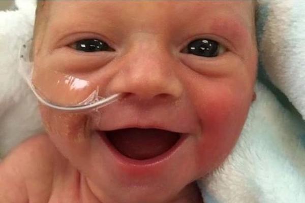 Osmeh koji je istopio svet: Ona je rođena prevremeno, ali njena priča će vam vratiti veru u život! (FOTO)