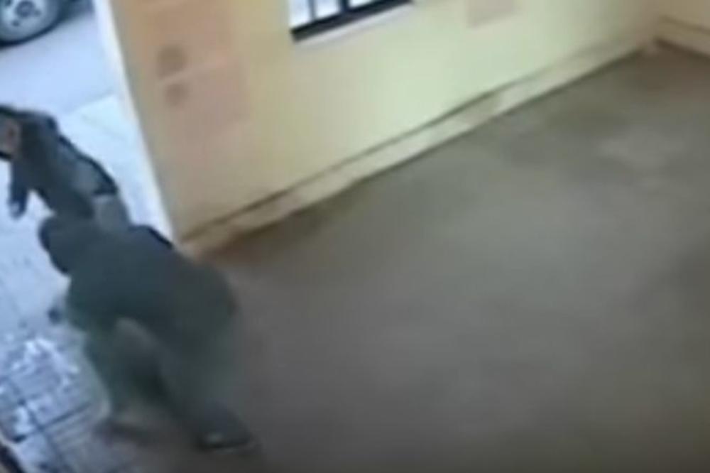 Nasilnik udario devojku, ali ga je pravda ubrzo stigla! (VIDEO)
