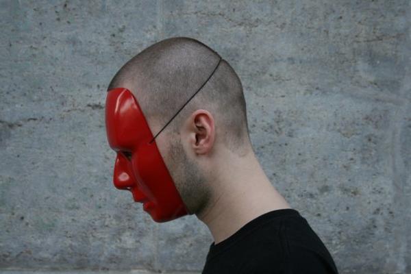 Tehno mag iza crvene maske obeležava 10 godina rada u Drugstoru!