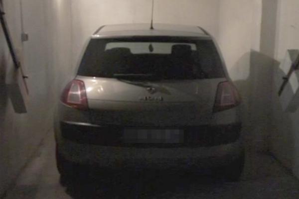 Pronađen ARSENAL ORUŽJA u Novom Beogradu sakriven u automobilu VIĐENOM u JAJINCIMA! (FOTO)