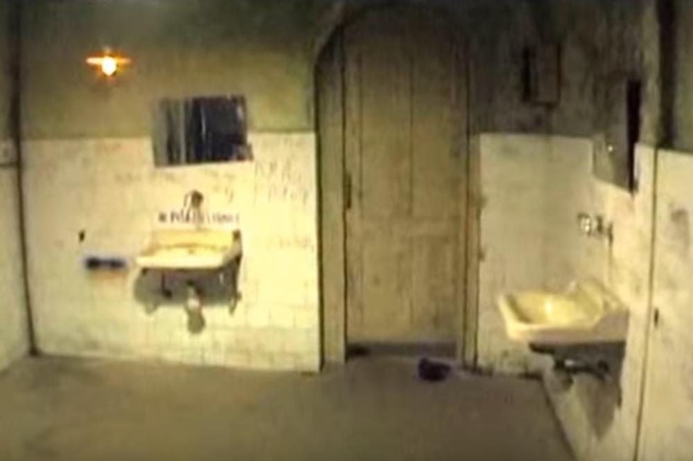 U ovom javnom WC u centru BG desila su se jeziva ubistva! Prolazite pored njega svaki dan, a to ste zaboravili! (FOTO)