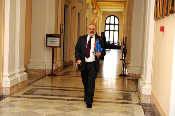 Samo prekor i osuda: Rističevićev katastrofalni tvit svi osudili, a on će proći bez kazne! (FOTO)