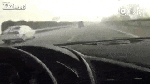 CIK-CAK 320 NA SAT PO AUTO-PUTU: Ovako ludačku vožnju nikad niste videli! (VIDEO)