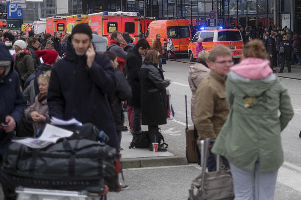 Haos u Hamburgu! Više od 50 ljudi povređeno zbog toksične supstance ispuštene na aerodromu! (FOTO) (VIDEO)