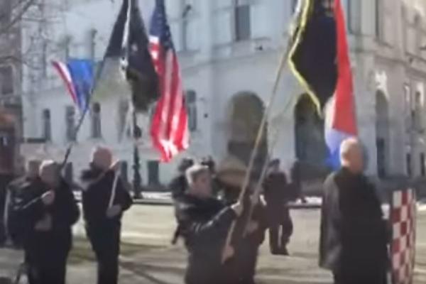 Opet ustaška parada u Zagrebu! Neonacisti marširali i urlali "Za dom spremni" slaveći Trampa! (VIDEO)