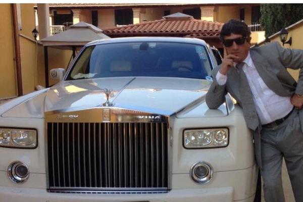 Šenki Versaće je PROŠLOST! Royce King bogatiji od 99% Srba, živi 200 na sat! (VIDEO) (FOTO)