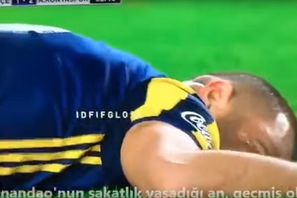 NIJE ZA OSETLJIVE! Napadač Fenerbahčea doživeo najstrašniju povredu koju smo videli ove sezone! (VIDEO)