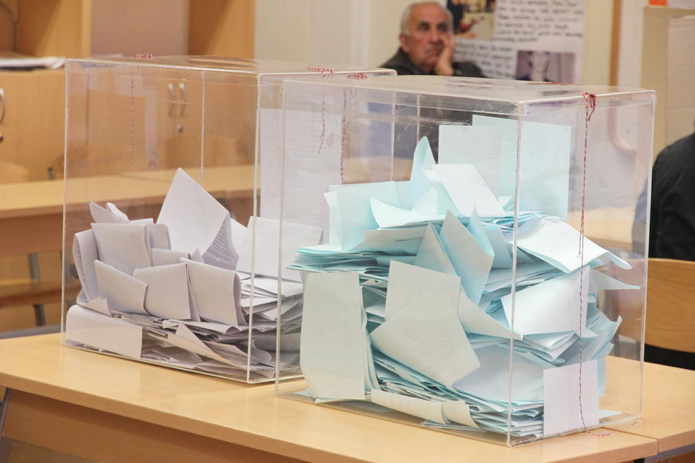 DRŽAVLJANI SRBIJE GLASAJU I U BIH: Prvi put otvorena glasačka mesta u Mostaru i u Bijeljini!