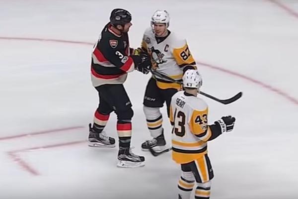 UZNEMIRUJUĆI VIDEO: Legendarni hokejaš umalo odsekao prst protivniku!