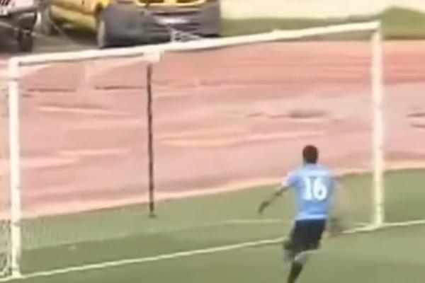 NEVERICA U ALŽIRU! Imamo pobednika, ovo je najkomičniji autogol najglupljeg golmana u istoriji fudbala! (VIDEO)