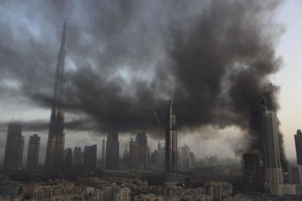 PANIKA U DUBAIJU: Ogroman požar u blizini najviše zgrade na svetu, odjekuju eksplozije! (FOTO) (VIDEO)