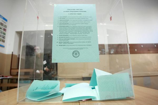 NA KOSMETU U 7 OTVORENA BIRALIŠTA: Srbi poranili na biračka mesta, do 15 sati izašlo 32,32 odsto glasača
