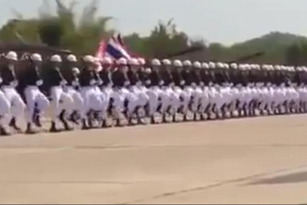 KAKAV TRIP! Tajlandska vojska će zbuniti vaš mozak! (VIDEO)