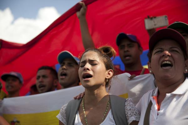 KRVAVA MAJKA SVIH PROTESTA! Najmanje 20 mrtvih u Venecueli!