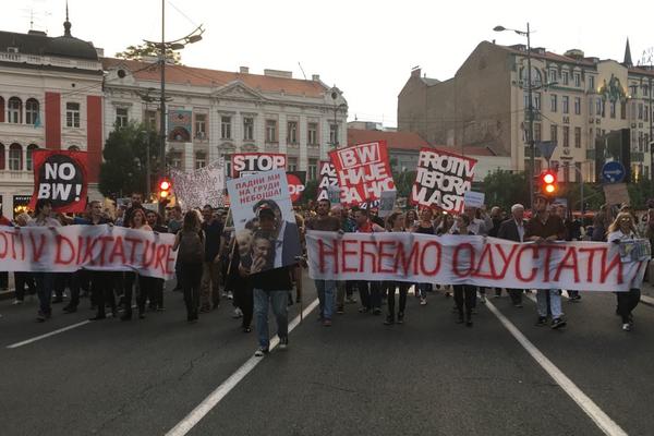 ONI NE ODUSTAJU: Ponovo okupljanje u centru Beograda, PROTEST ZAVRŠEN, A PALA I PRVA SVAĐA! (FOTO) (VIDEO)